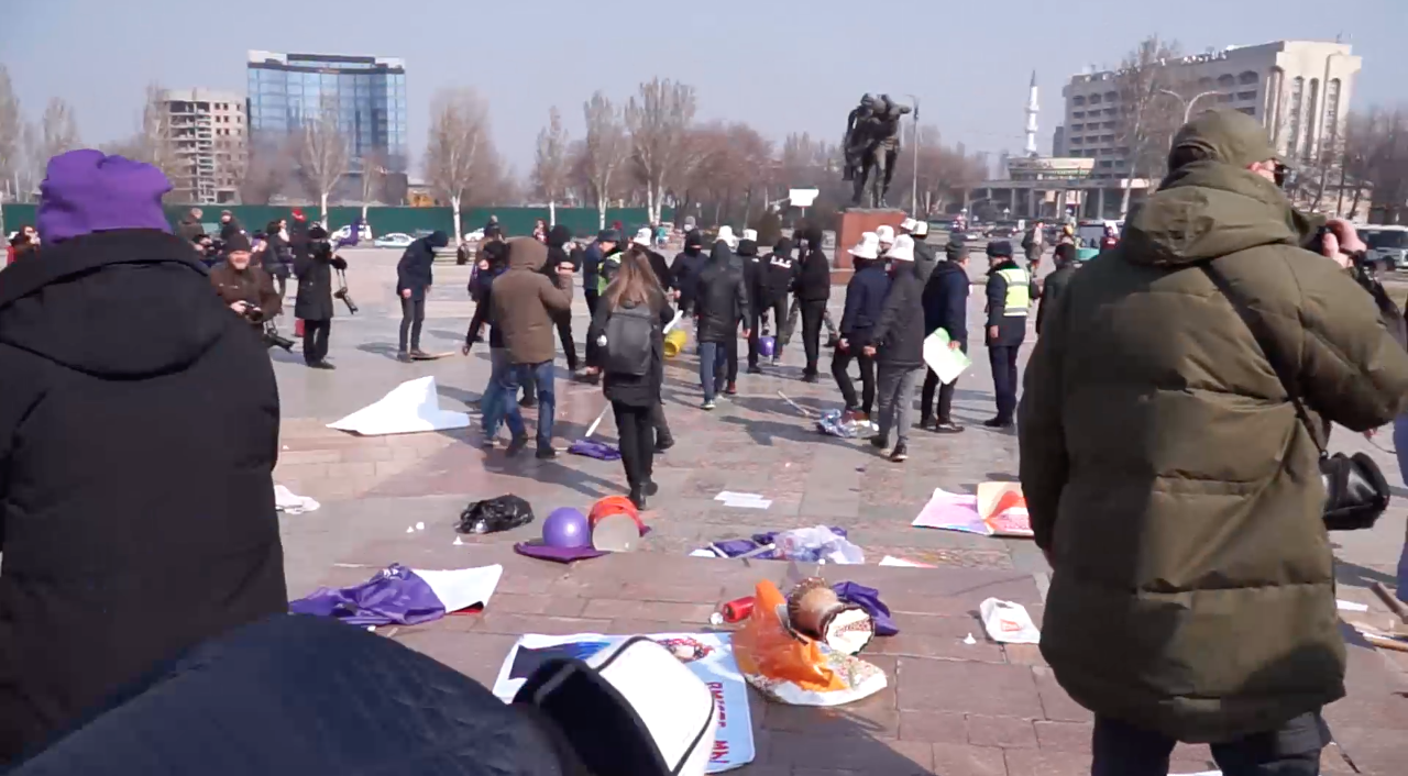 Какие мировые СМИ написали о женском митинге против насилия в Бишкеке?